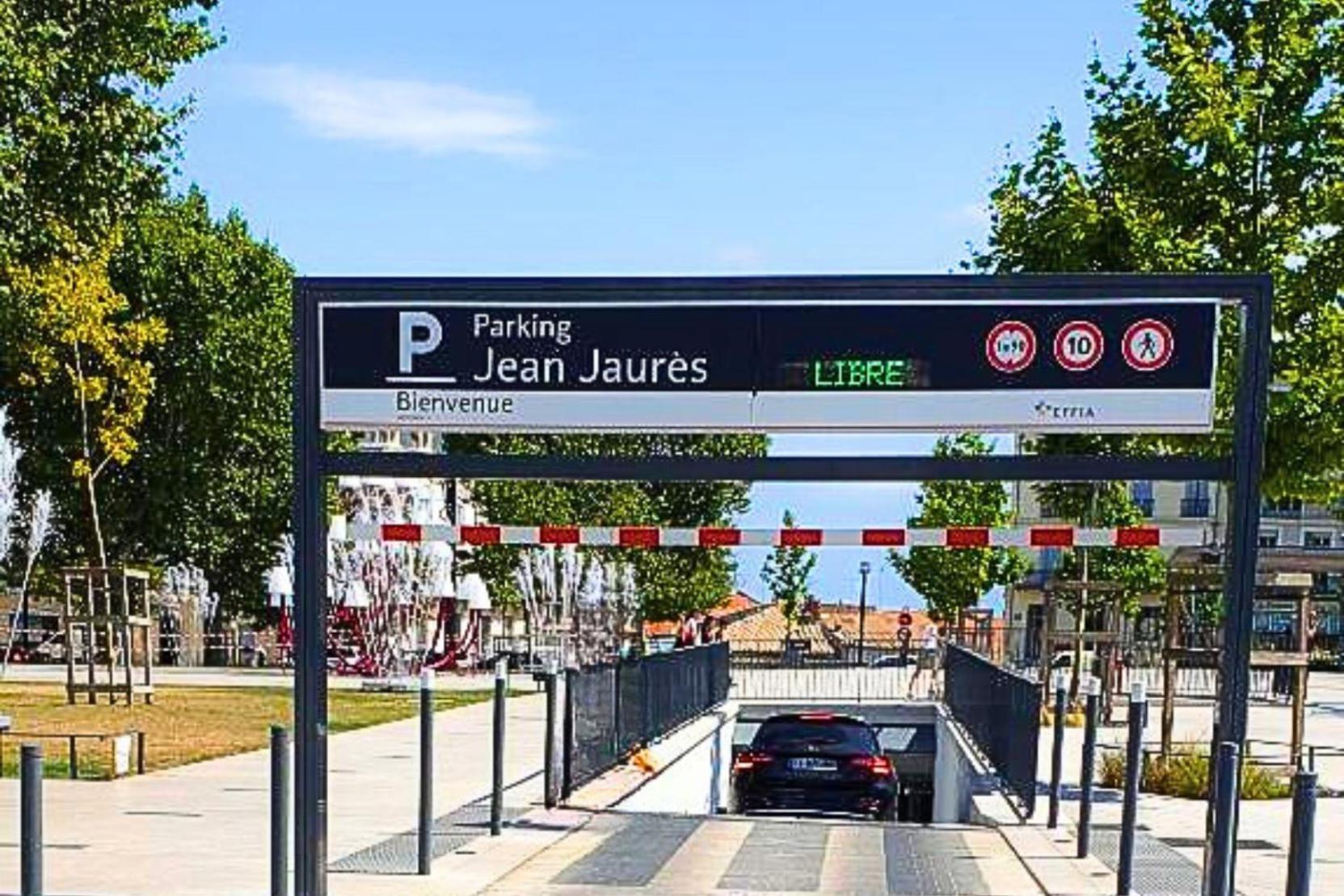 דירות Centre Historique - Free Parking - Self Checkin - Wifi - Industriel - Sleepntripבזייה מראה חיצוני תמונה